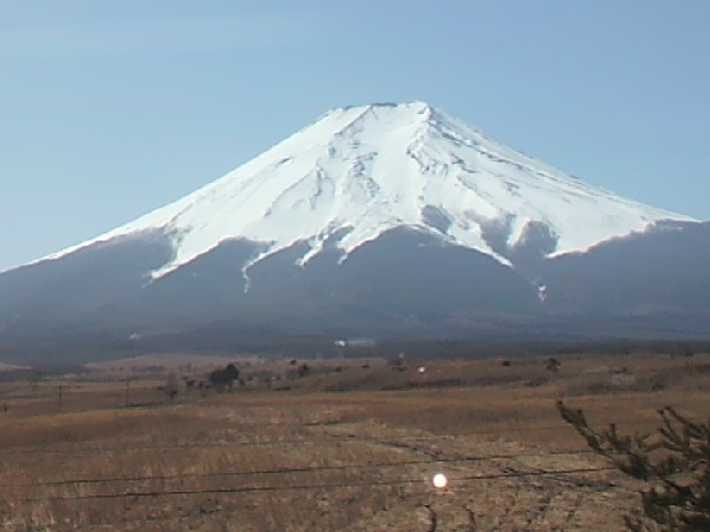 体推研修旅行・高速からの富士山・2013.jpg